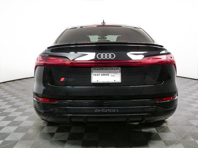 Used 2024 Audi SQ8 e-tron Premium Plus w/ Black Optic Package image 28