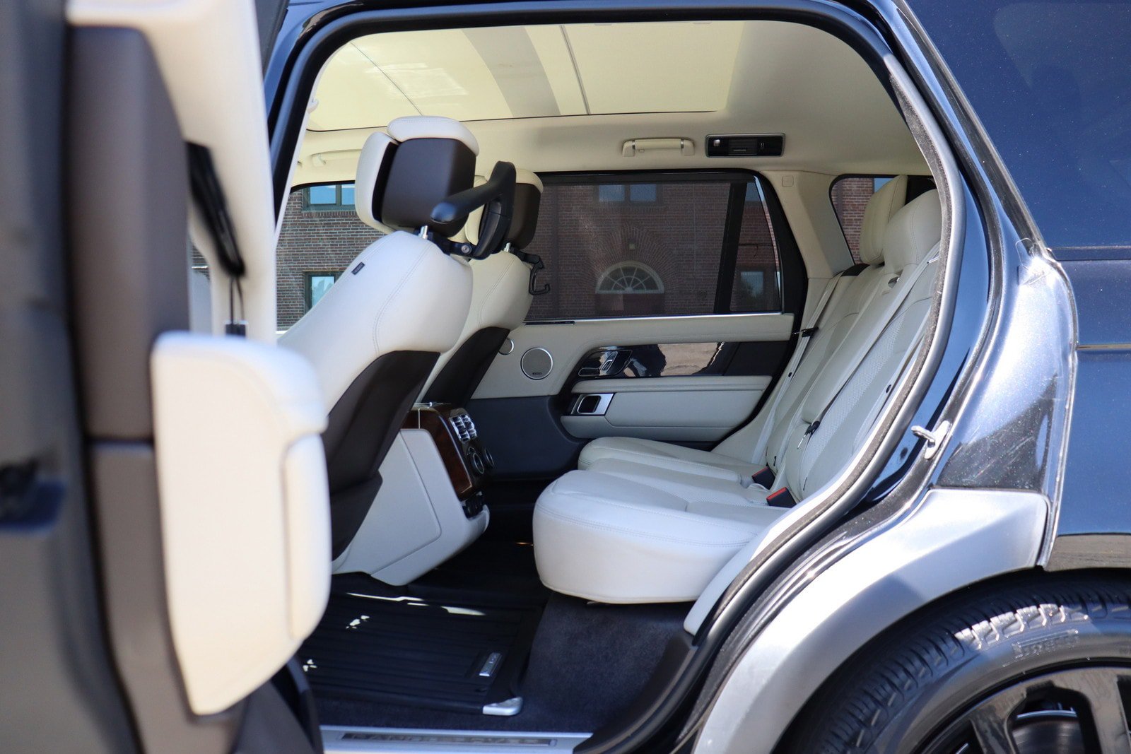 Used 2020 Land Rover Range Rover Long Wheelbase HSE AWD/4WD image 15