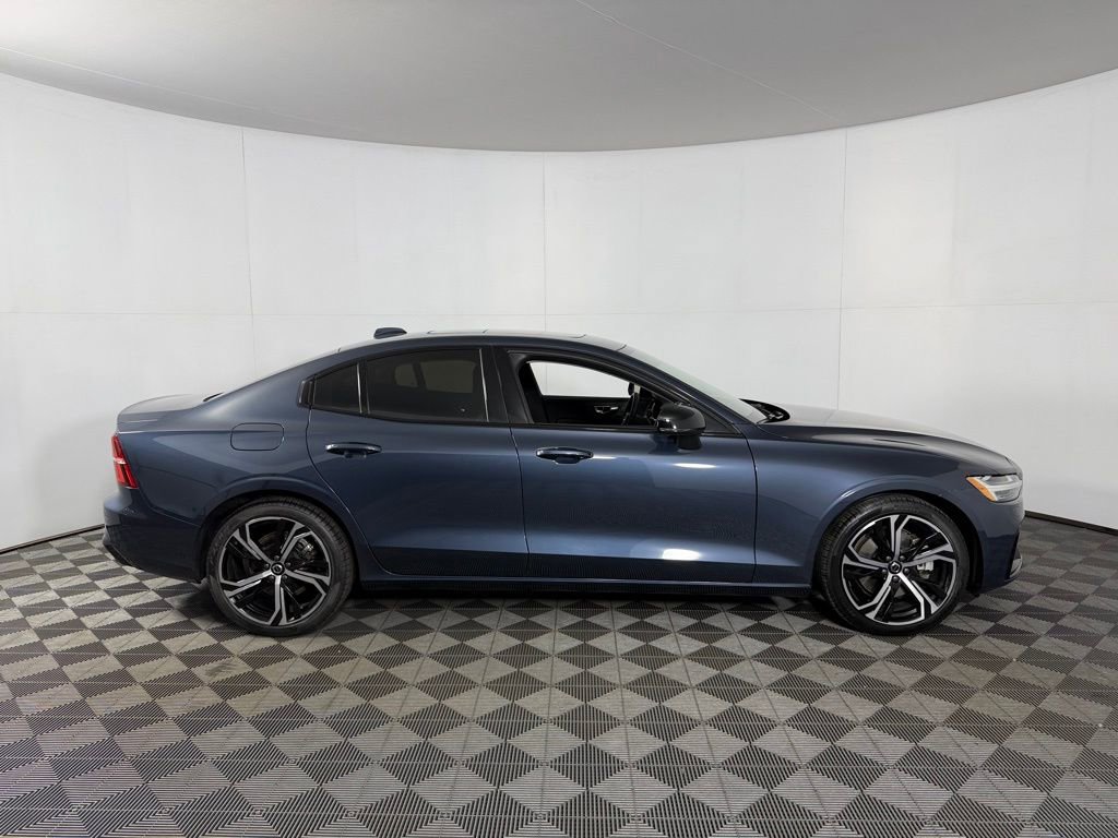 Used 2025 Volvo S60 B5 Core image 7