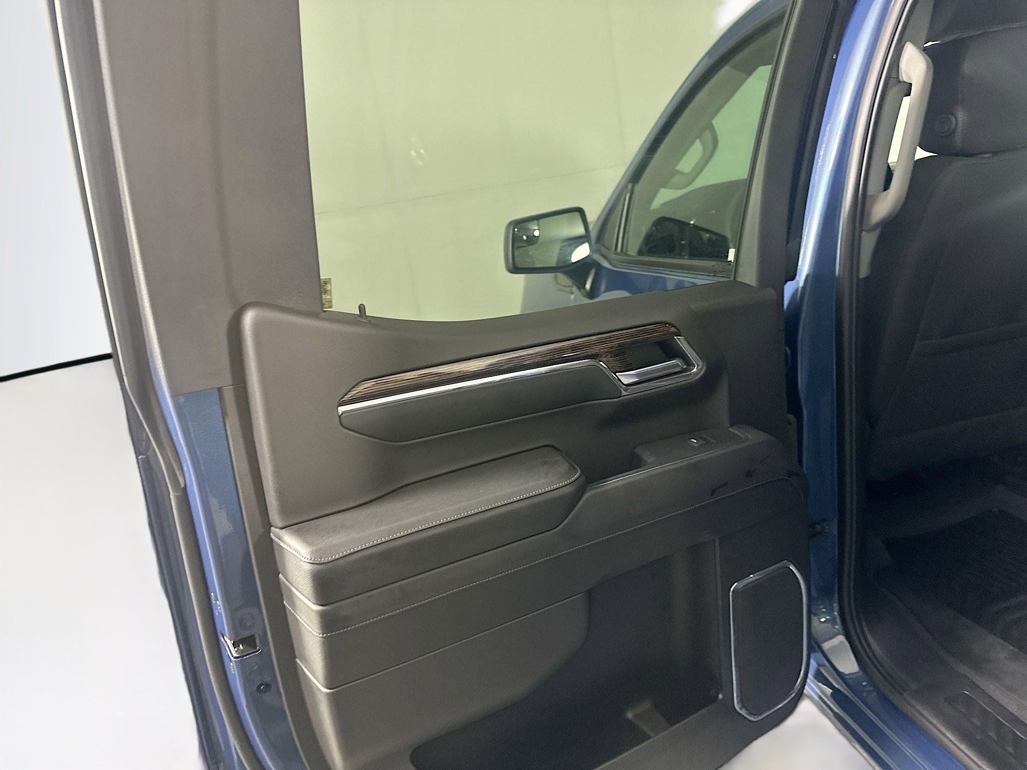 Used 2024 GMC Sierra 1500 Elevation image 25