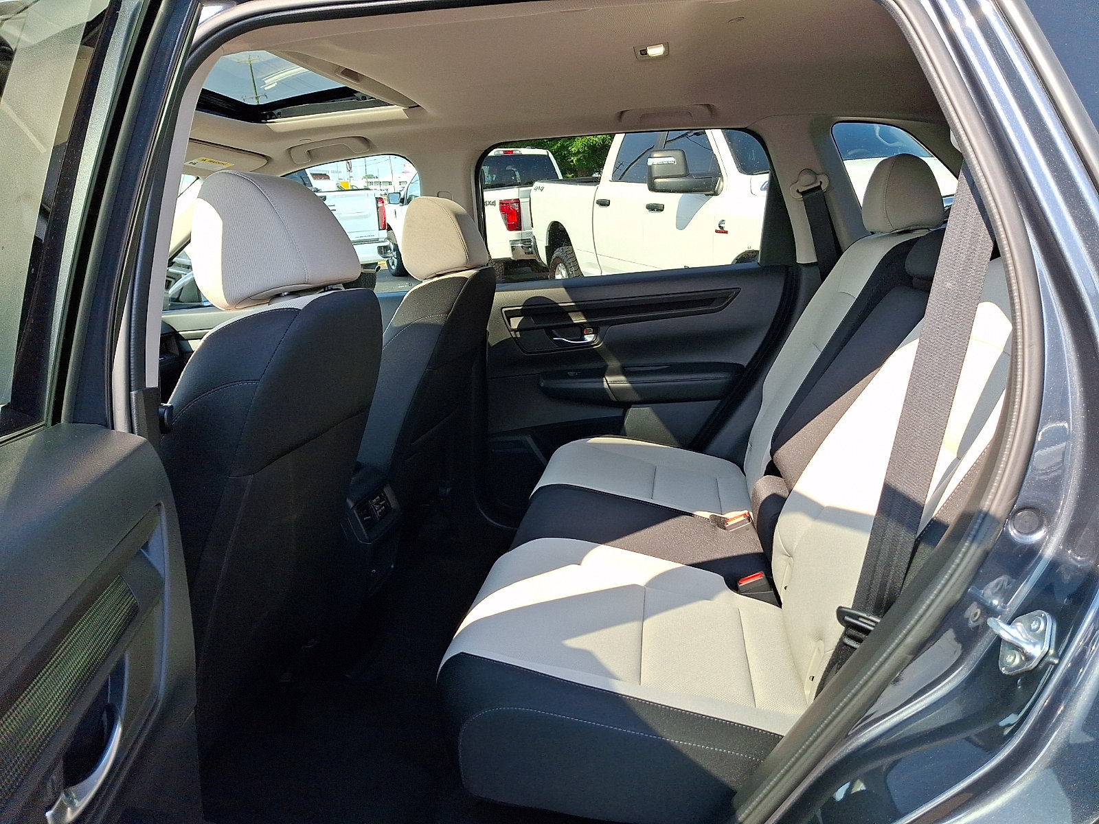 Used 2025 Honda CR-V EX image 10