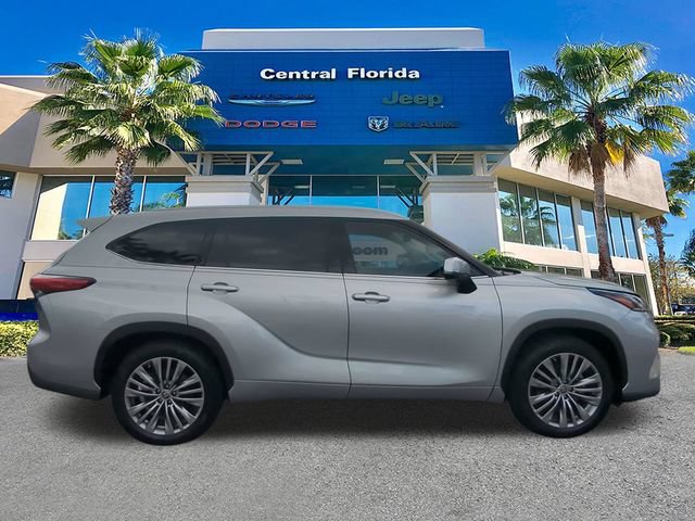 Used 2021 Toyota Highlander Platinum FWD image 4