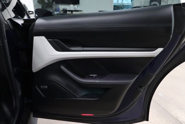 Used 2022 Porsche Taycan RWD image 18