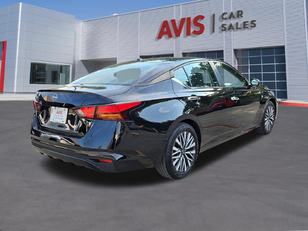 Used 2025 Nissan Altima 2.5 SV FWD image 6