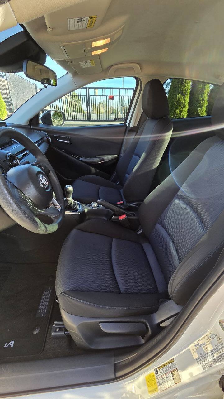 Used 2017 Toyota Yaris iA FWD image 11