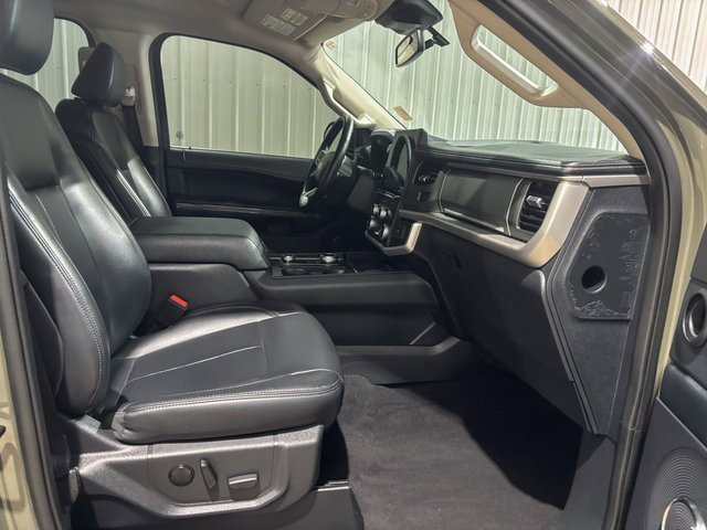 Used 2024 Ford Expedition XLT image 28