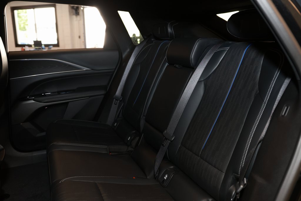 Used 2024 Cadillac Lyriq Sport image 13
