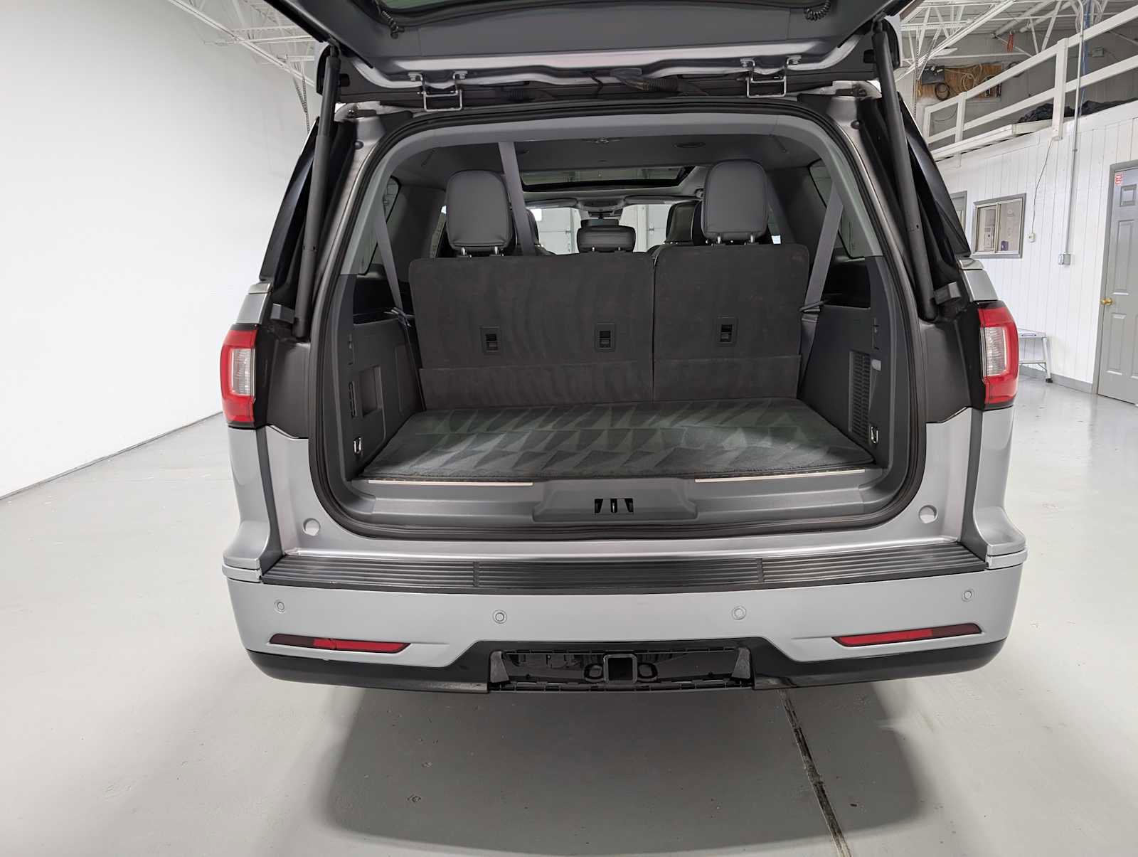 Used 2020 Lincoln Navigator L Reserve w/ Luxury Package AWD/4WD image 39