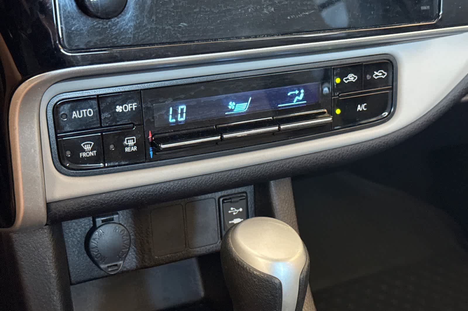 Used 2018 Toyota Corolla LE FWD image 20