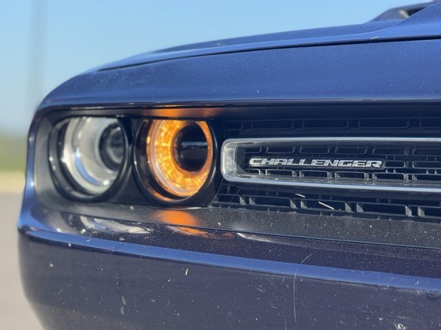 Used 2016 Dodge Challenger SXT w/ Driver Convenience Group image 5