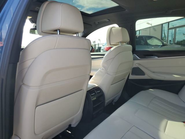 Used 2023 BMW 530i w/ Premium Package image 10