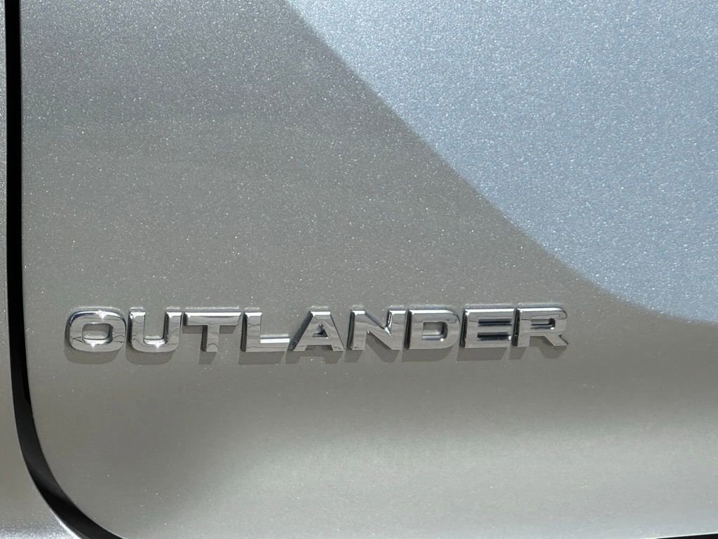 Used 2023 Mitsubishi Outlander SEL image 12