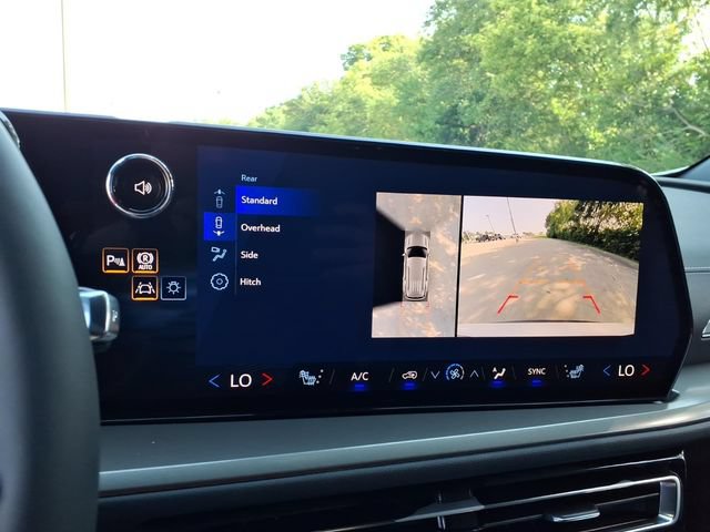 New 2027 Chevrolet Traverse LT w/ Sun and Wheel Package FWD image 14