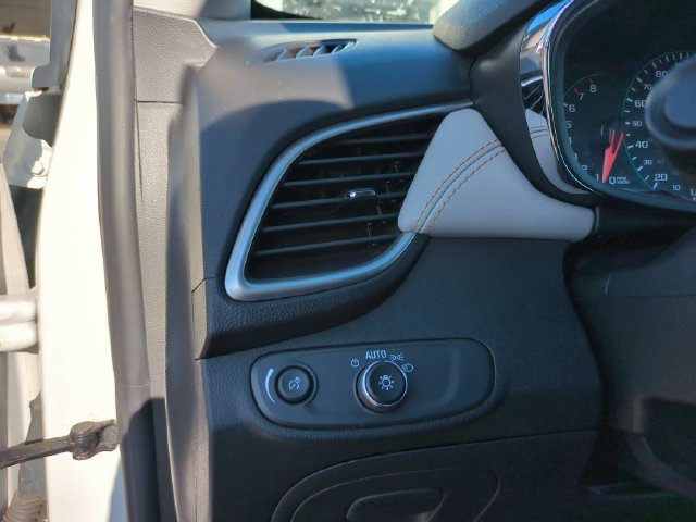 Used 2022 Chevrolet Trax LT w/ LT Convenience Package AWD/4WD image 14