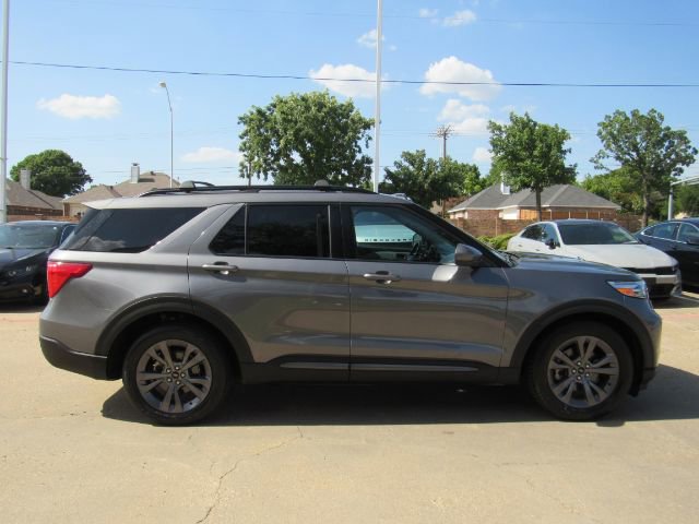 Used 2021 Ford Explorer XLT w/ Equipment Group 202A image 5