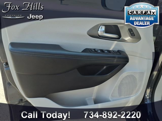 Used 2019 Chrysler Pacifica Limited FWD image 15