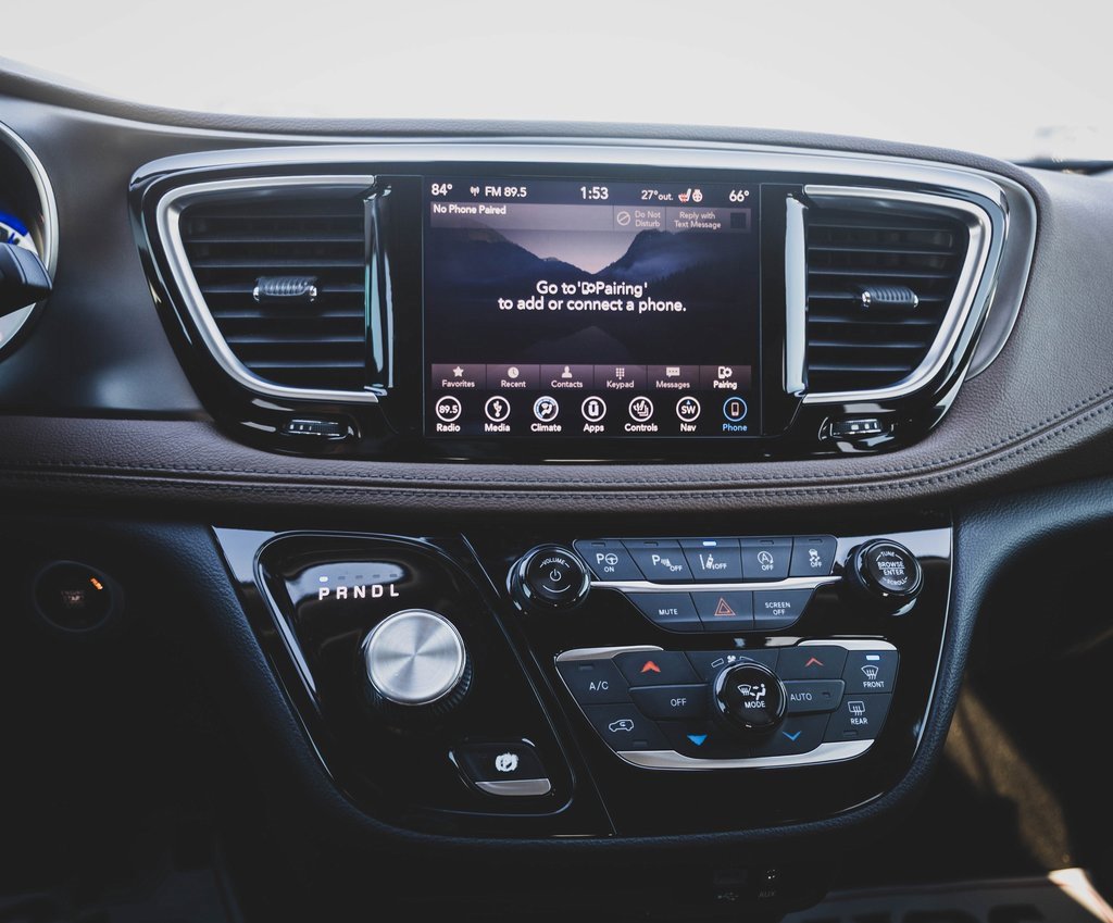 Used 2018 Chrysler Pacifica Limited w/ Tire & Wheel Group image 5