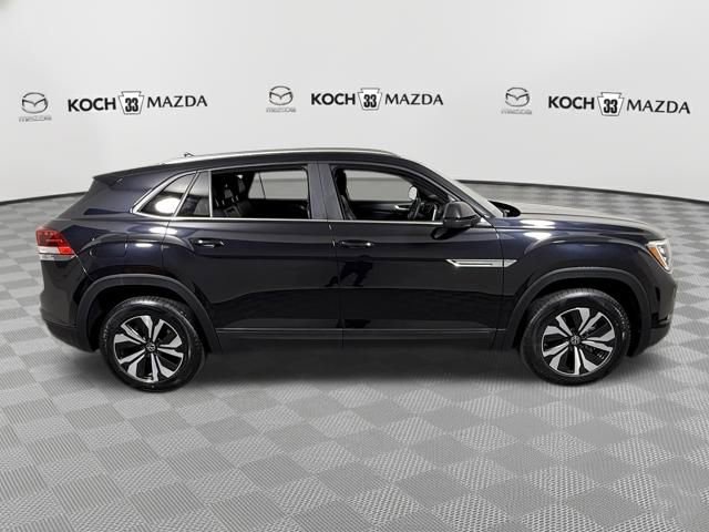 Used 2024 Volkswagen Atlas Cross Sport SE image 9