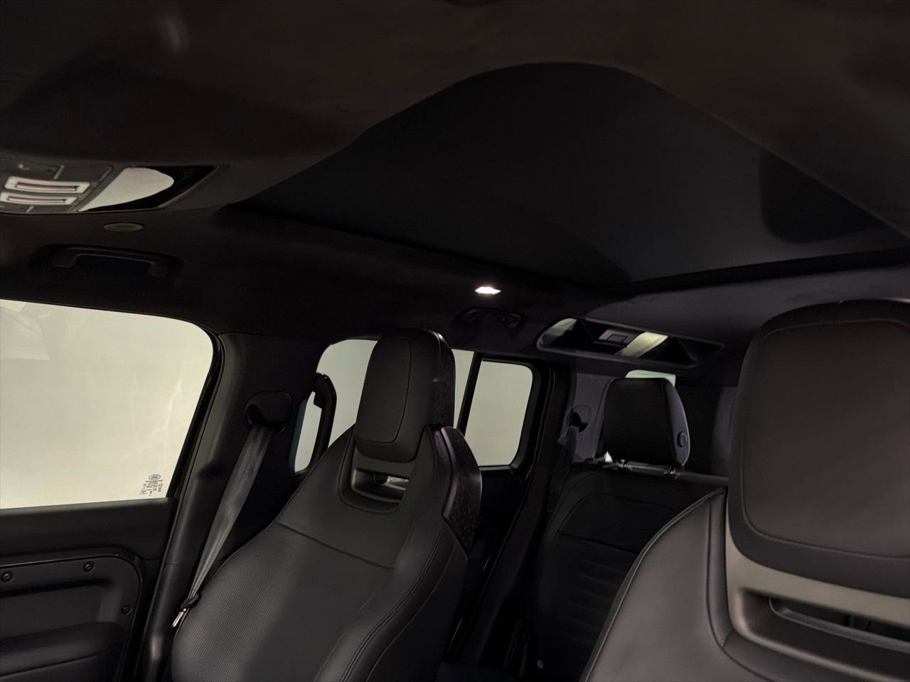 Used 2025 Land Rover Defender 110 image 21