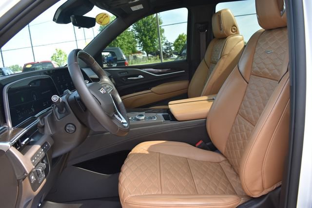 Certified 2023 Cadillac Escalade Sport w/ LPO, ONYX Package AWD/4WD image 30