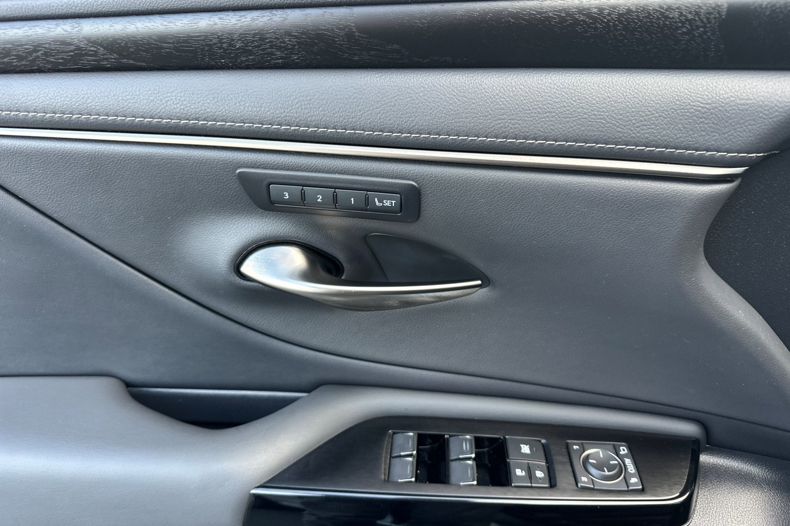 Used 2022 Lexus ES 300h ES 300h image 11