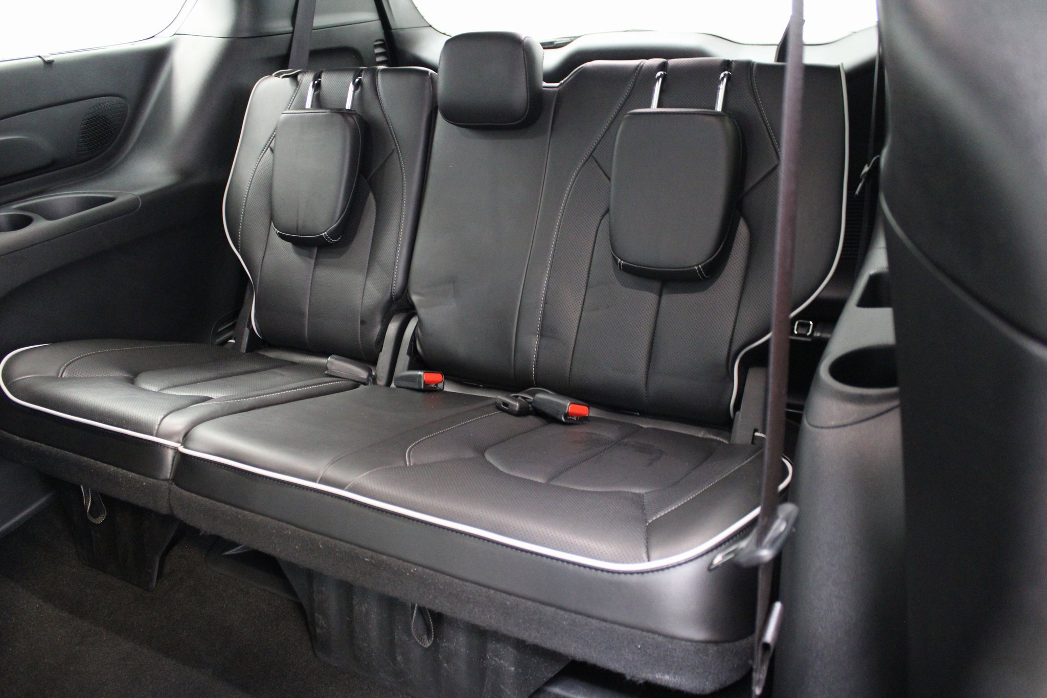 Used 2025 Chrysler Pacifica Limited image 20