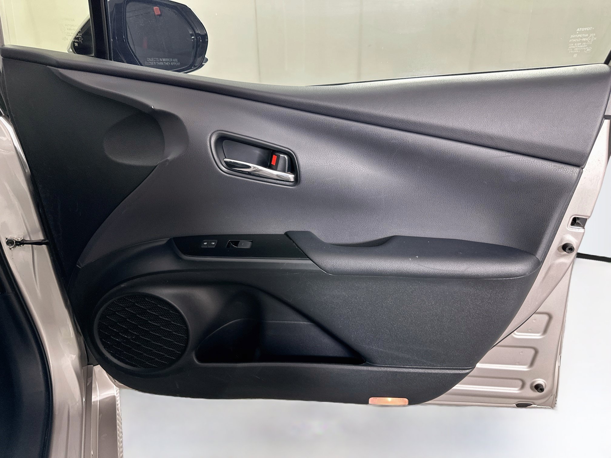 Used 2020 Toyota Prius Prime Limited w/ Carpet Mat Package FWD image 31
