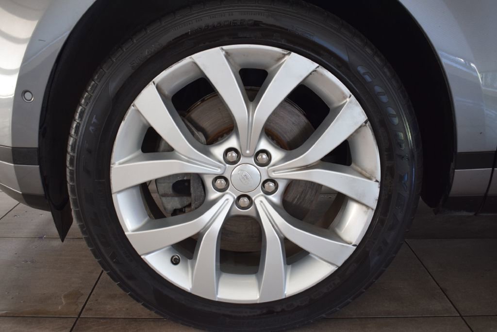 Used 2020 Land Rover Range Rover Evoque SE image 31