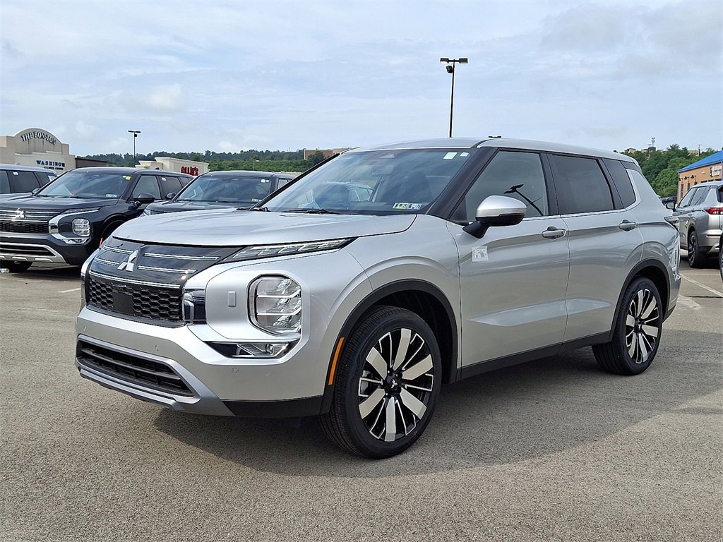 New 2025 Mitsubishi Outlander SE image 2