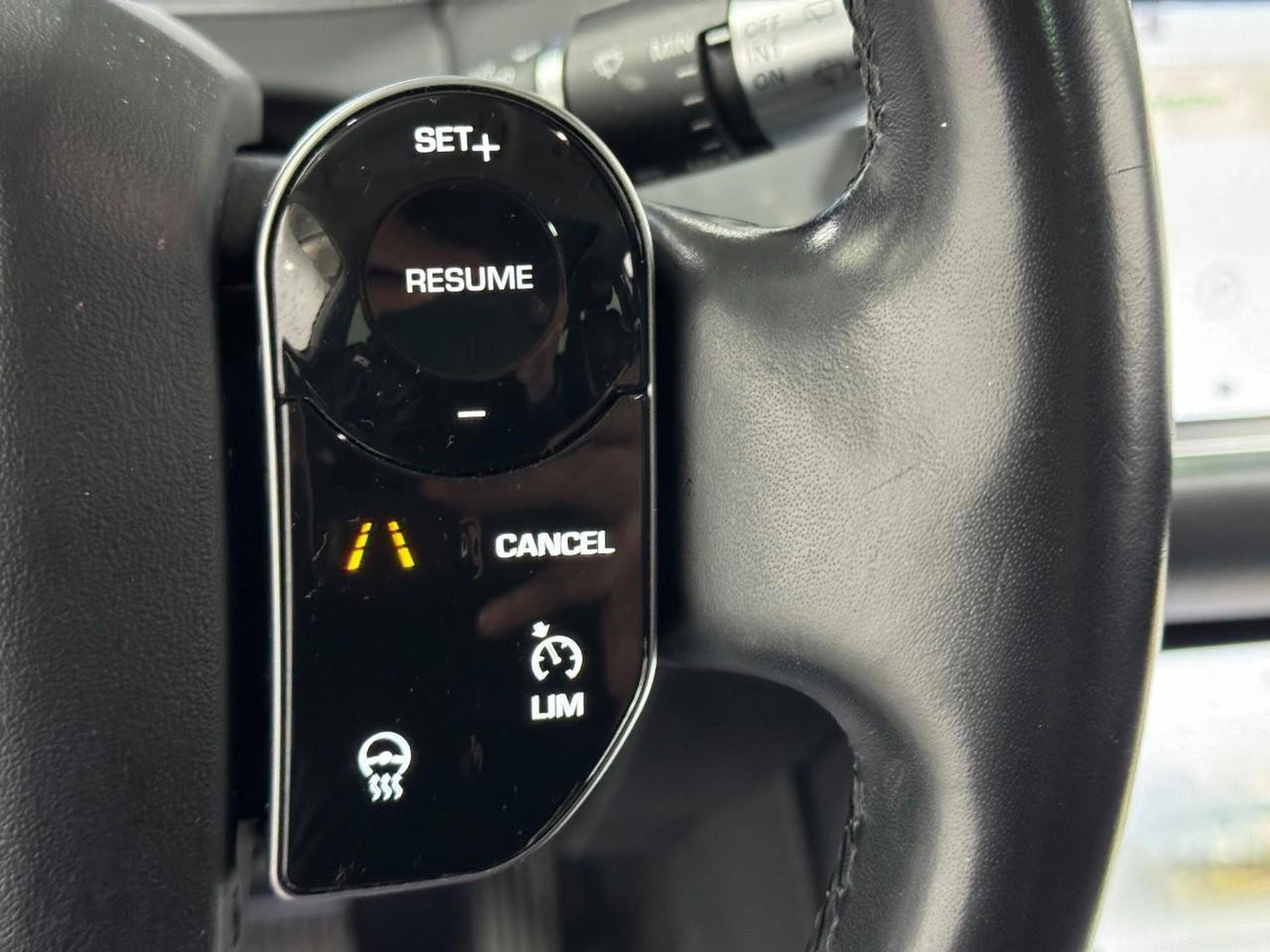 Used 2020 Land Rover Range Rover Evoque SE image 31