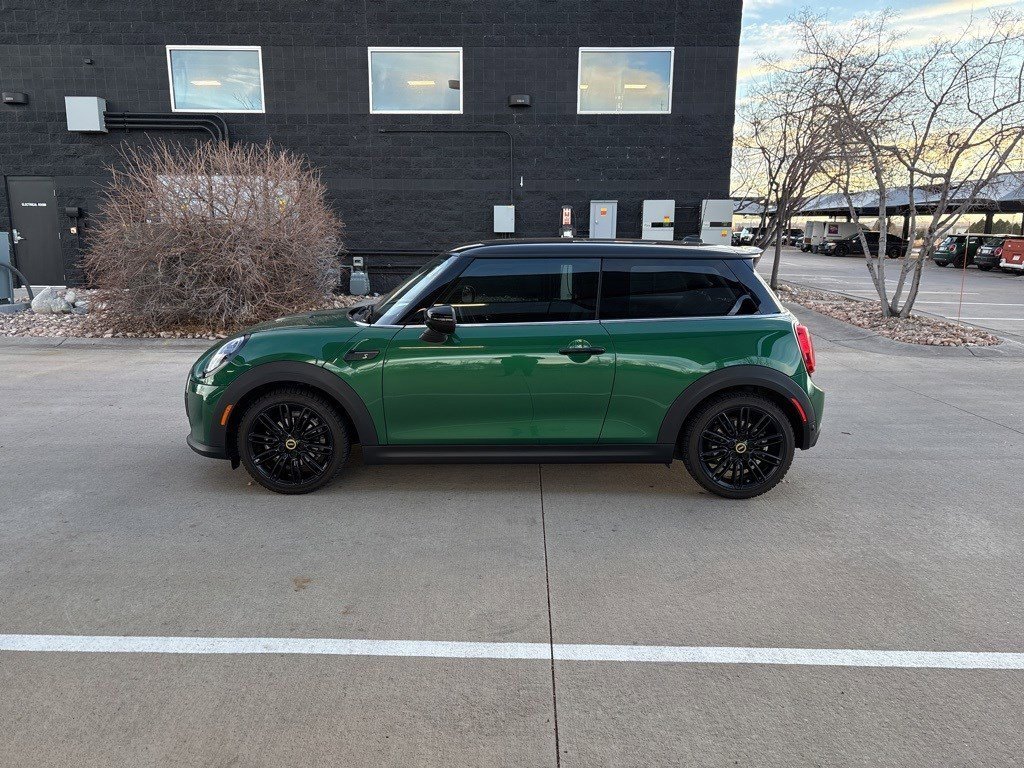 Used 2024 MINI Cooper SE image 2