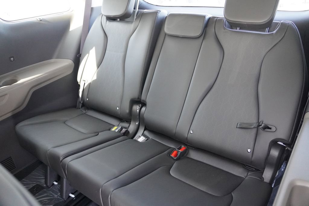 New 2026 Kia Carnival EX FWD image 12