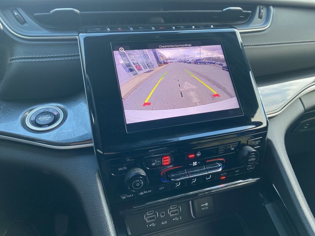 Used 2023 Jeep Grand Cherokee L Laredo image 15