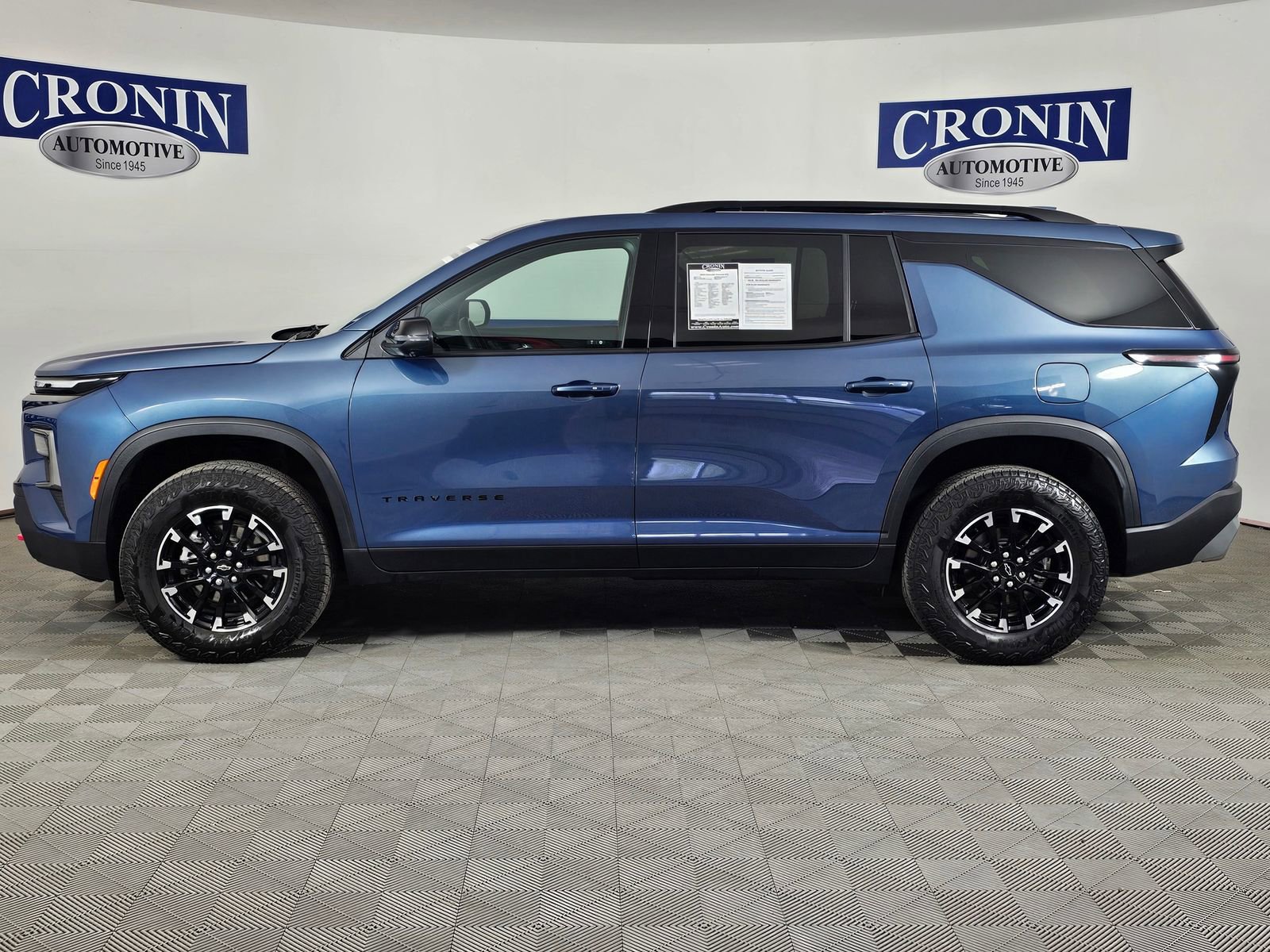 Used 2025 Chevrolet Traverse Z71 w/ Driver Confidence Package AWD/4WD image 2