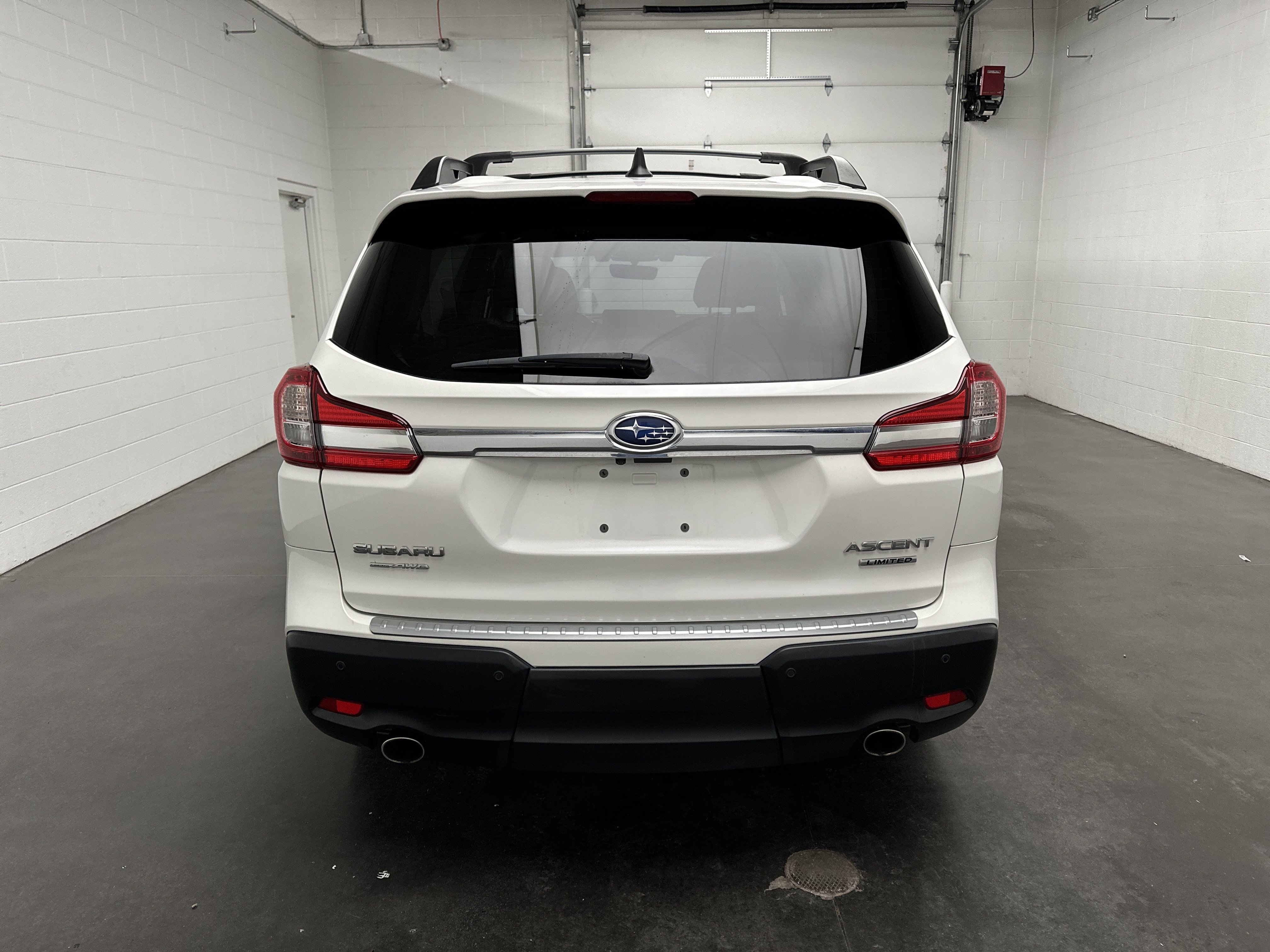 Used 2022 Subaru Ascent Limited w/ Technology Package AWD/4WD image 8