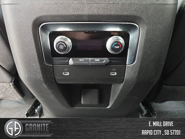 Used 2024 GMC Yukon XL SLT AWD/4WD image 35