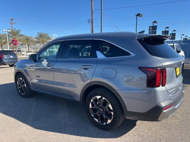 Used 2024 Kia Sorento S image 5