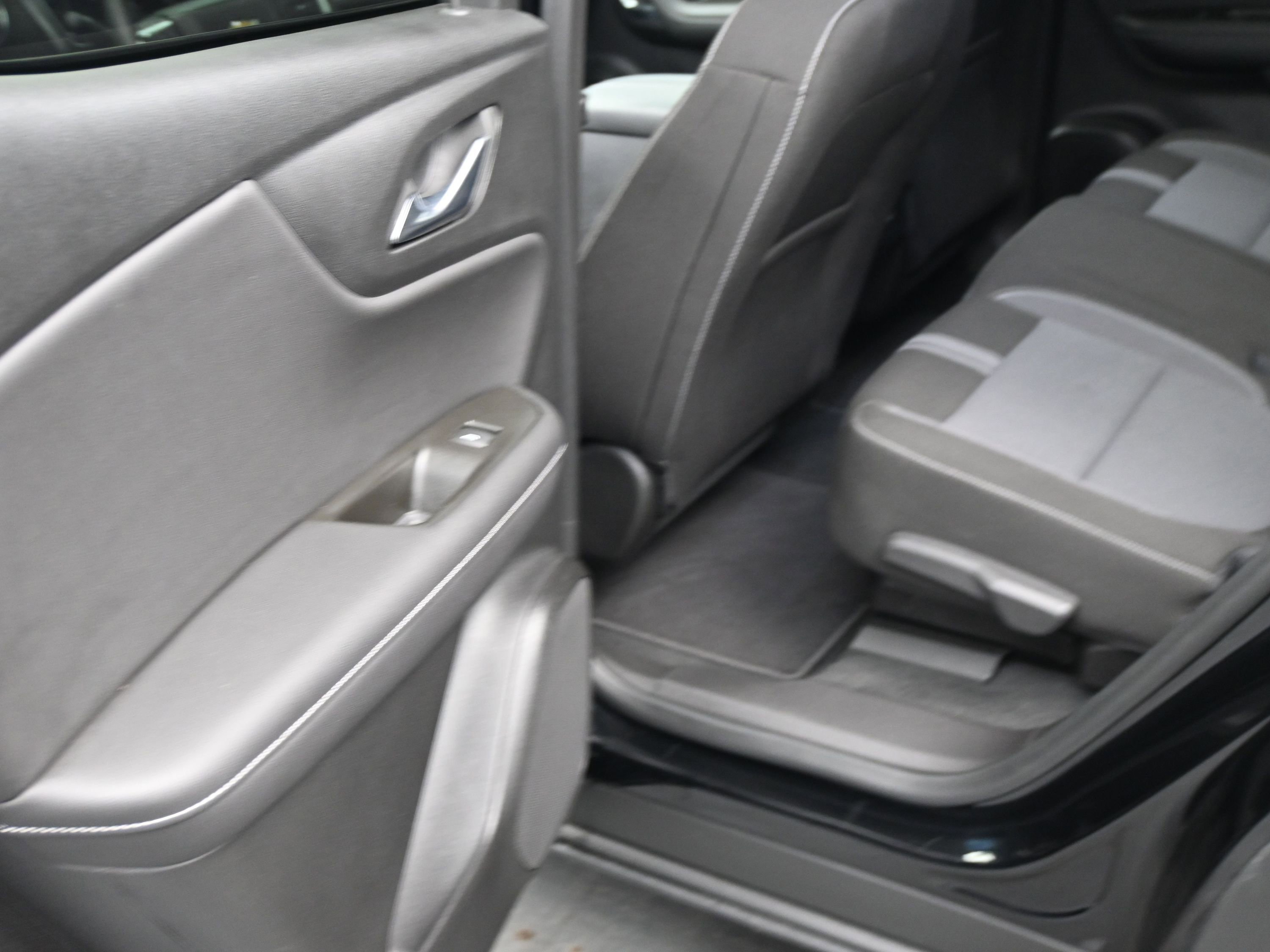 Used 2025 Chevrolet Blazer LT FWD image 19