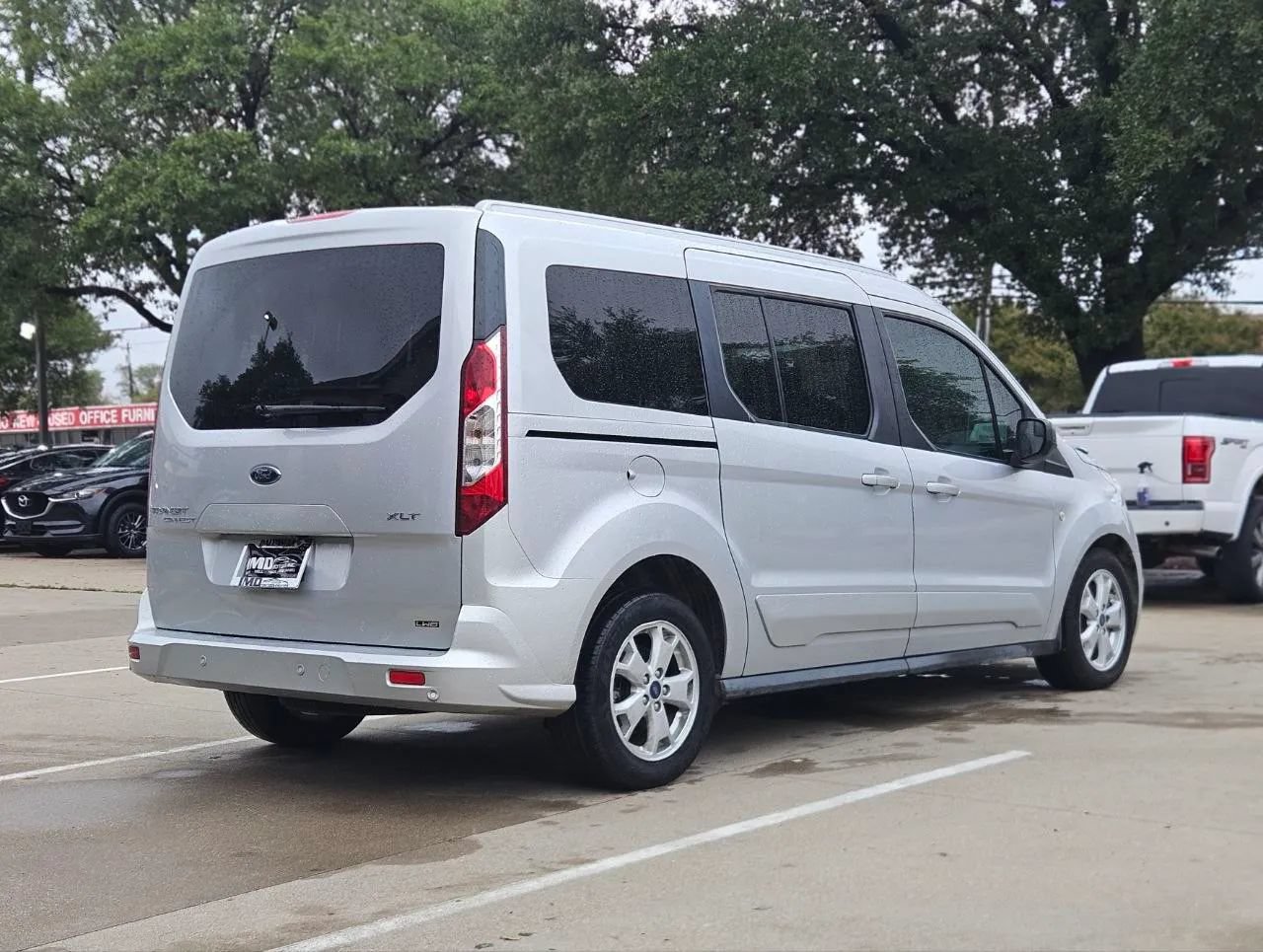 Used 2017 Ford Transit Connect XLT FWD image 3