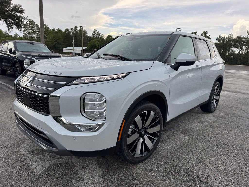 New 2025 Mitsubishi Outlander SE image 3