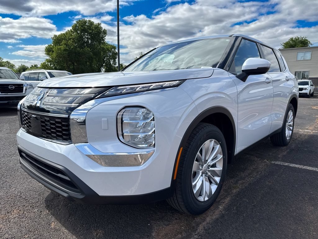New 2026 Mitsubishi Outlander ES AWD/4WD image 3