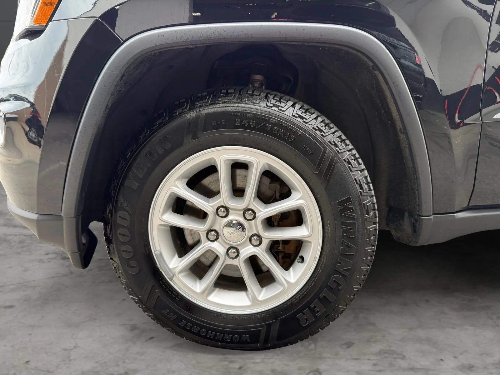 Used 2019 Jeep Grand Cherokee Laredo AWD/4WD image 42