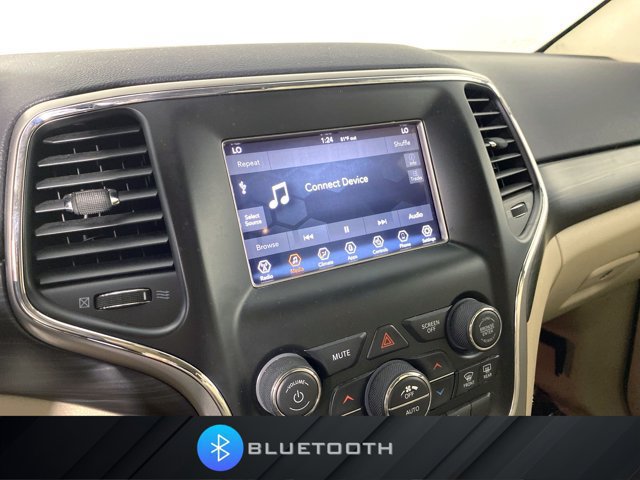 Used 2019 Jeep Grand Cherokee Laredo AWD/4WD image 2