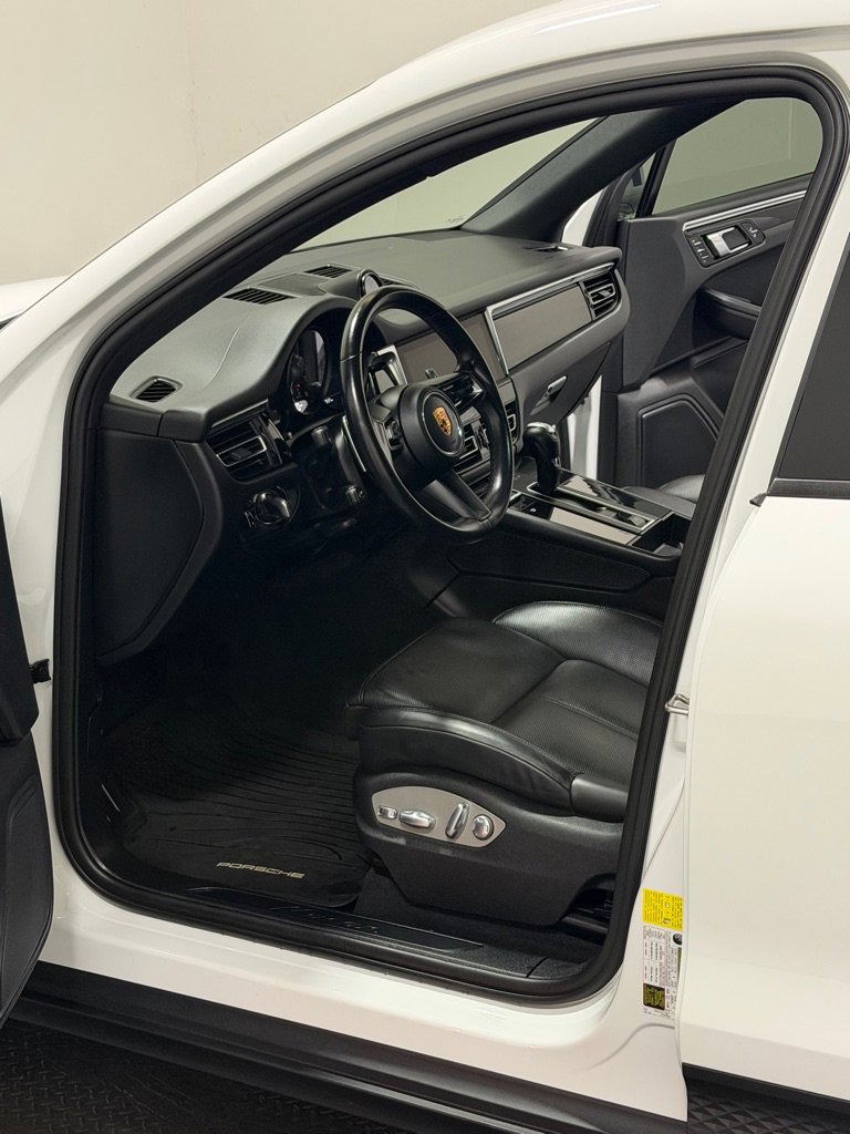 Used 2023 Porsche Macan AWD/4WD image 8