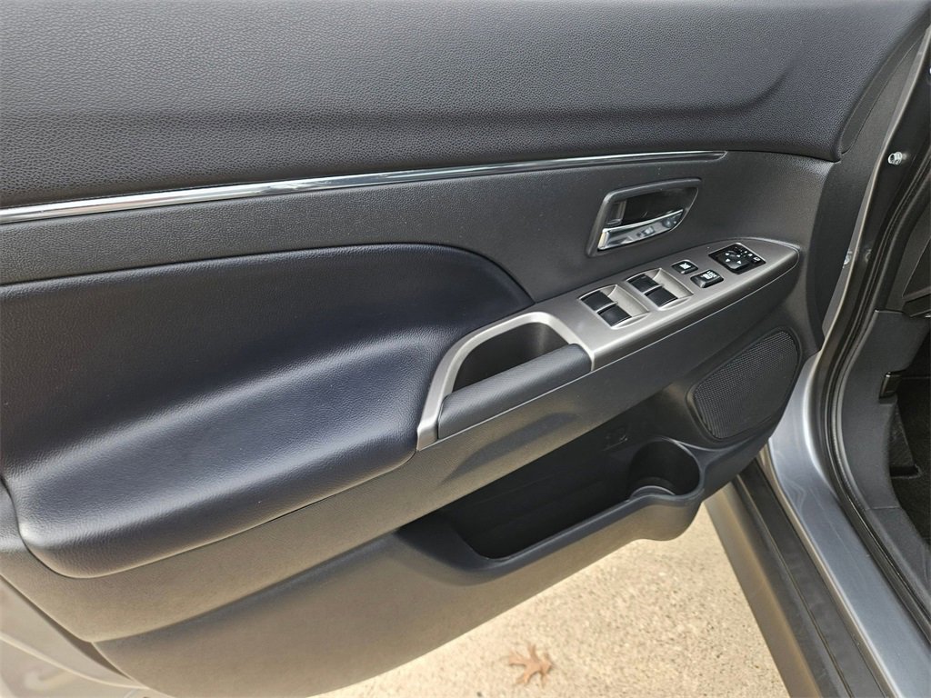 Used 2025 Mitsubishi Outlander Sport SE image 13