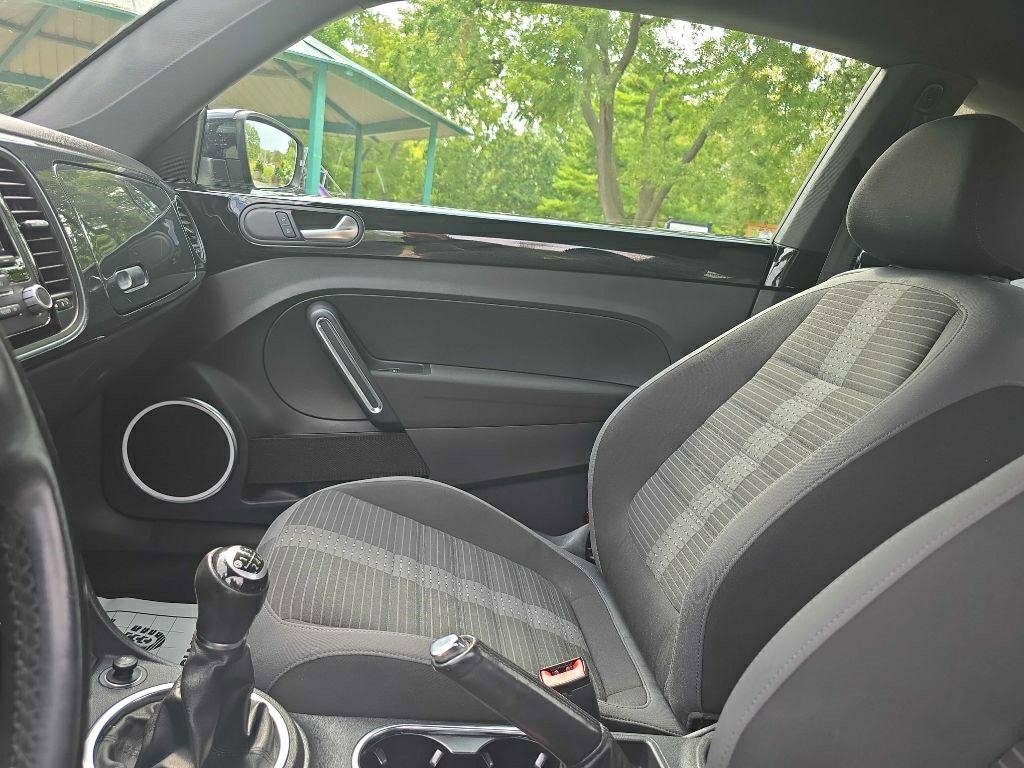 Used 2012 Volkswagen Beetle 2.0T image 12