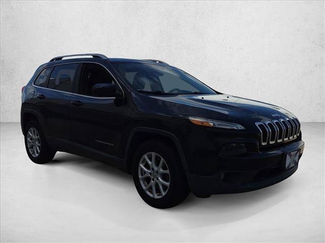 Used 2016 Jeep Cherokee Latitude AWD/4WD image 2