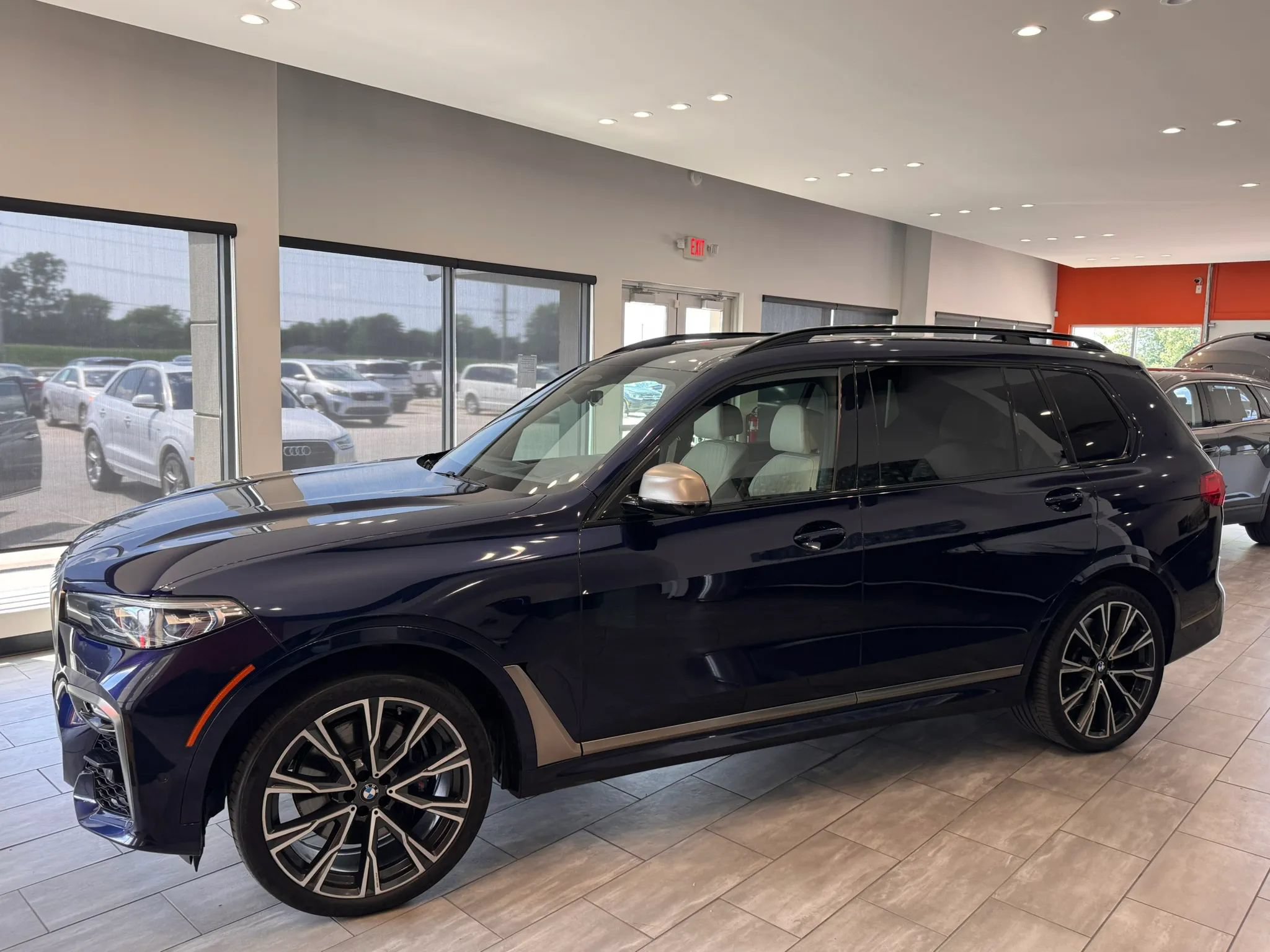 Used 2020 BMW X7 M50i w/ Dynamic Handling Package AWD/4WD image 8
