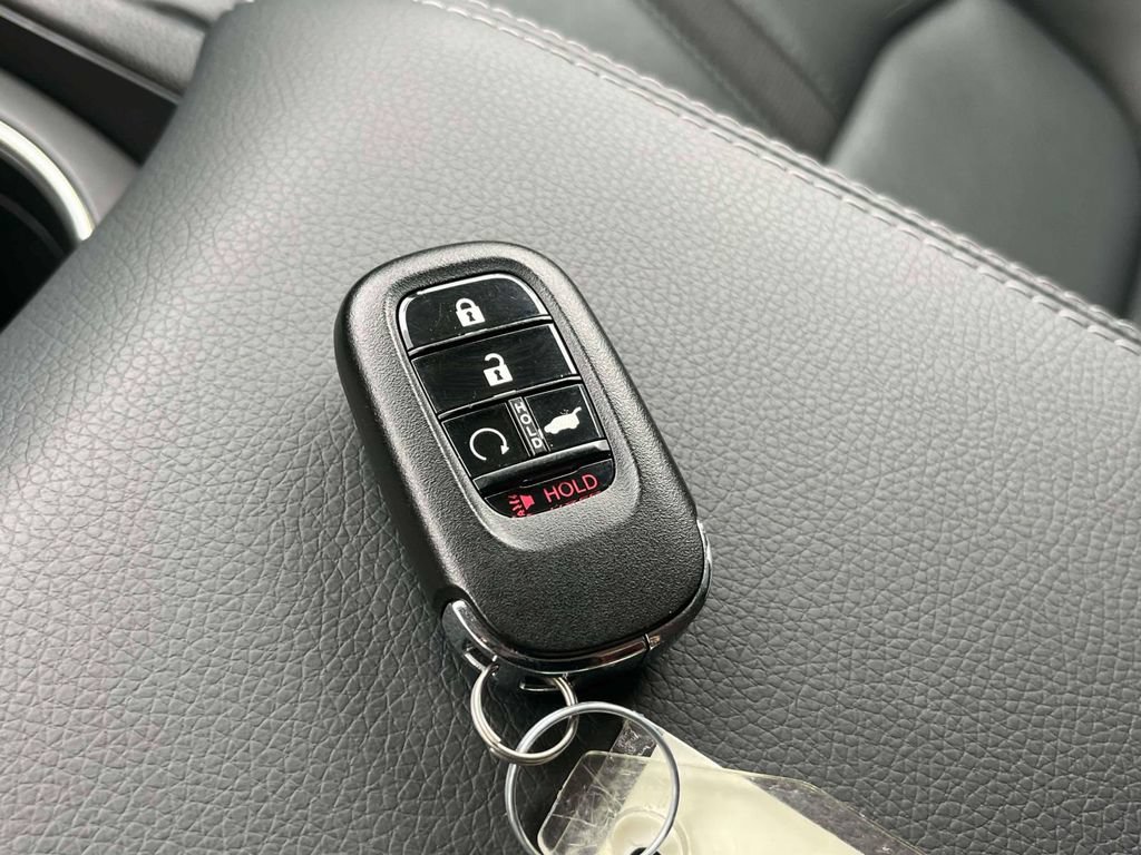 Used 2025 Honda Pilot Touring image 39