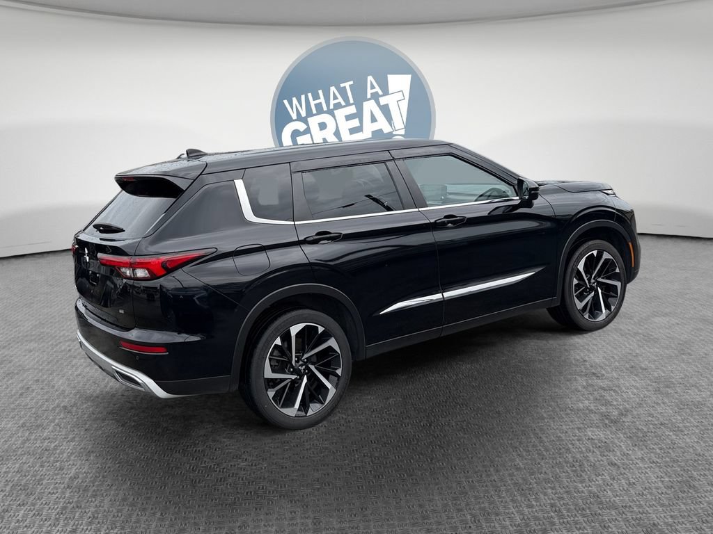 Used 2023 Mitsubishi Outlander SE AWD/4WD image 3